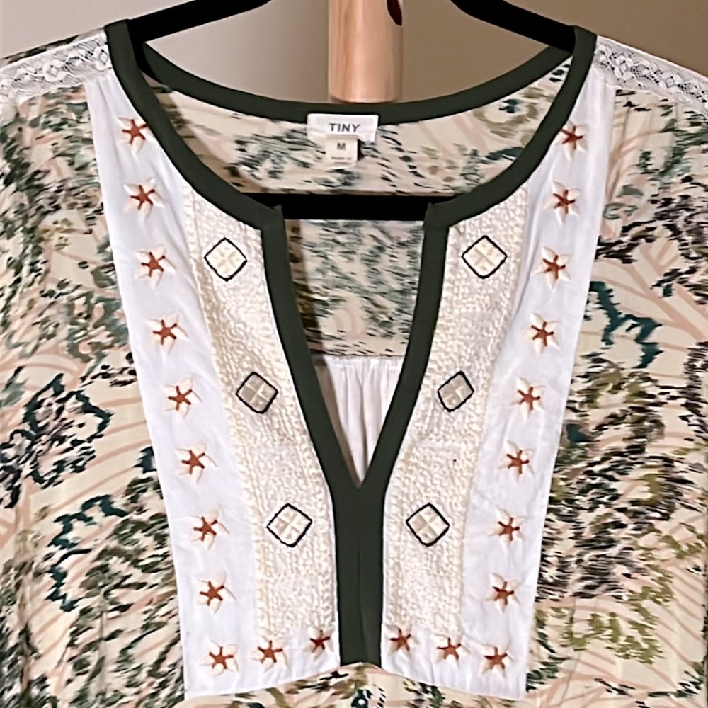 TINY Anthropologie M Rayon/linen blend embroidered tunic with lace detail. EUC - Picture 3 of 6